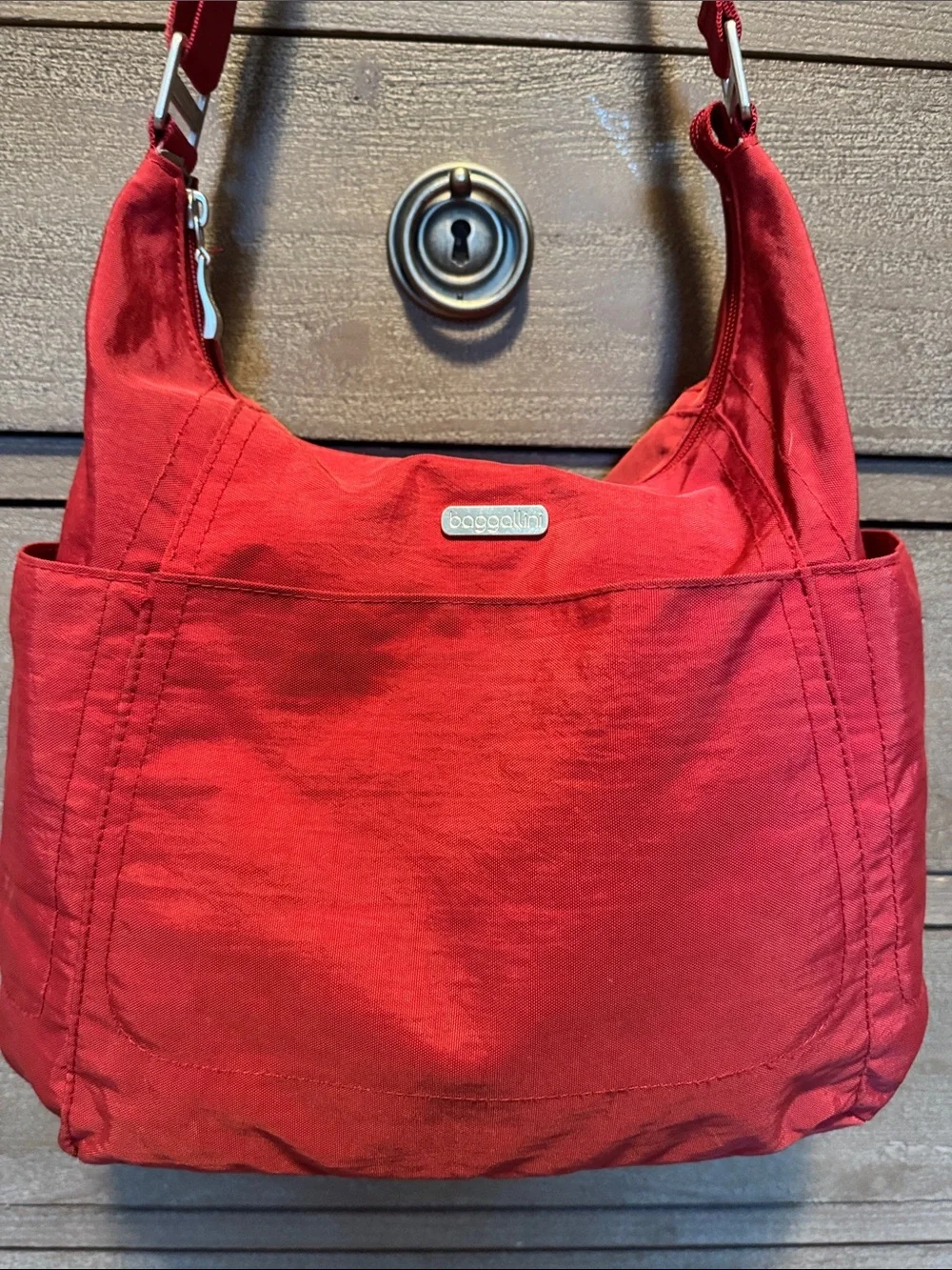 Baggallini Sienna Red crossbody Hobo bag Canvas pockets zip top Travel Vacation